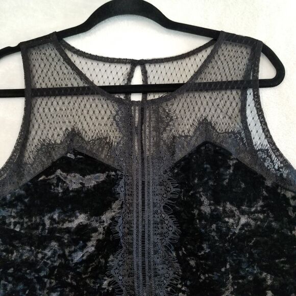 Maurices Size L Black Crushed Velvet Mesh Panel Back Buttons Sleeveless NEW - Picture 3 of 9